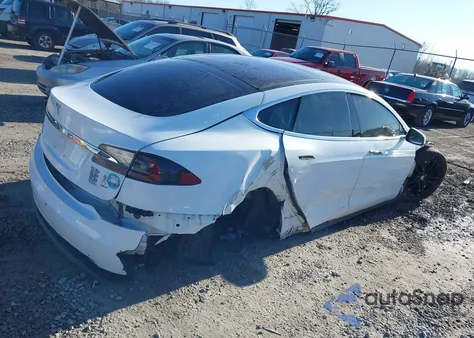 2013 Tesla Model S из США, поврежденный, VIN 5YJSA1CN5DFP26317